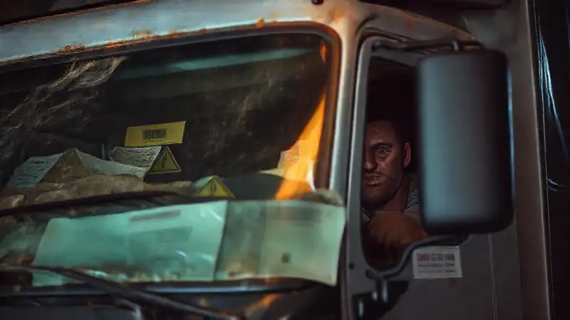 Camión dañado, mercancía en riesgo