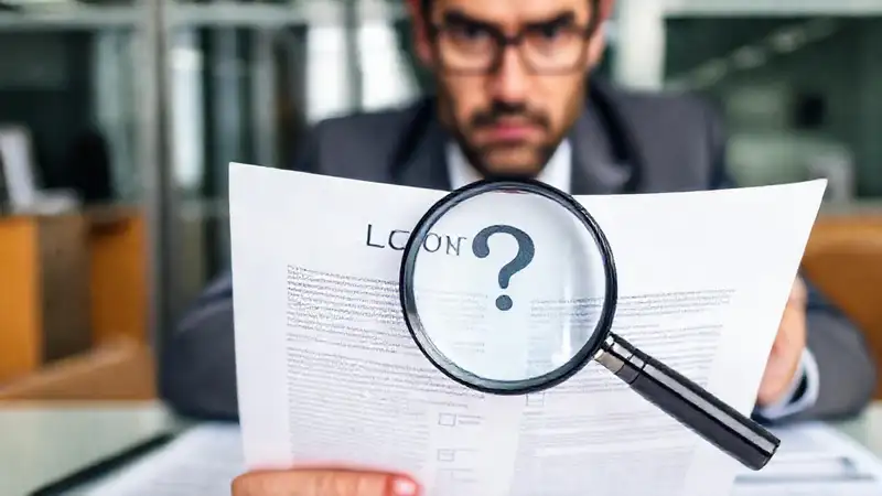 Un contrato profesional requiere revisión cuidadosa