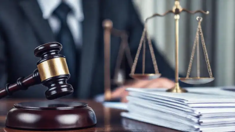 Un contrato legal se firma solemnemente