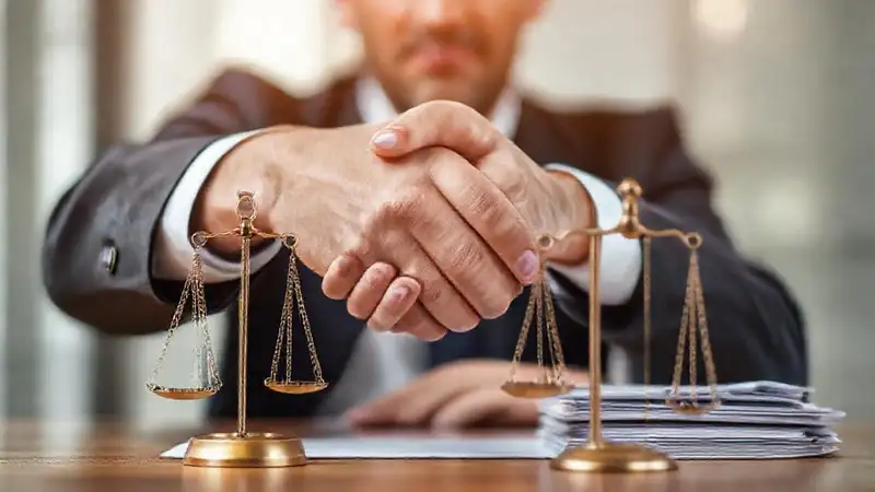 Contrato profesional, incertidumbre y justicia