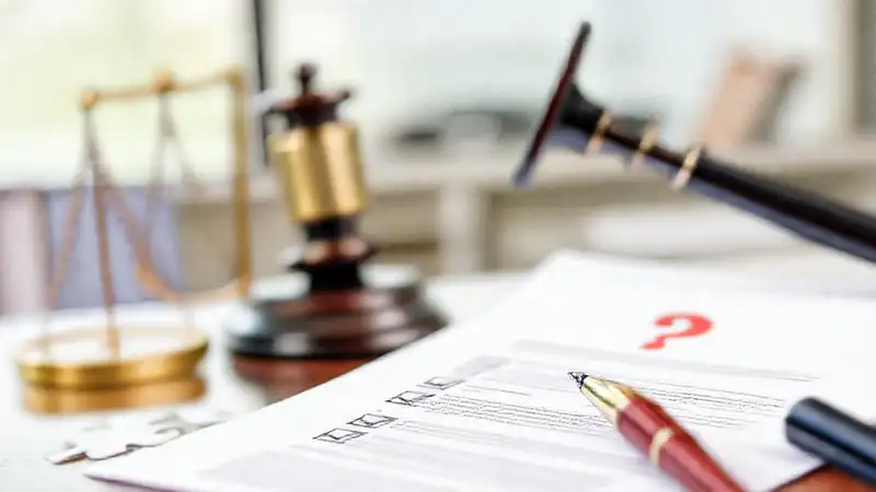 Contratos legales requieren atención y precisión